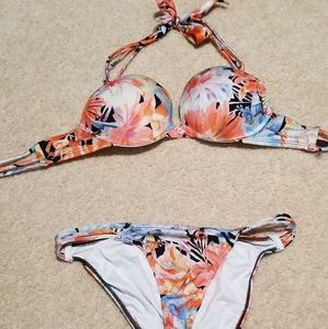 VS beautiful floral bikini, 34B. Adds 2 sizes!